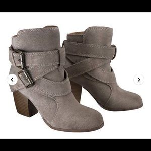 Mossimo Booties in taupe